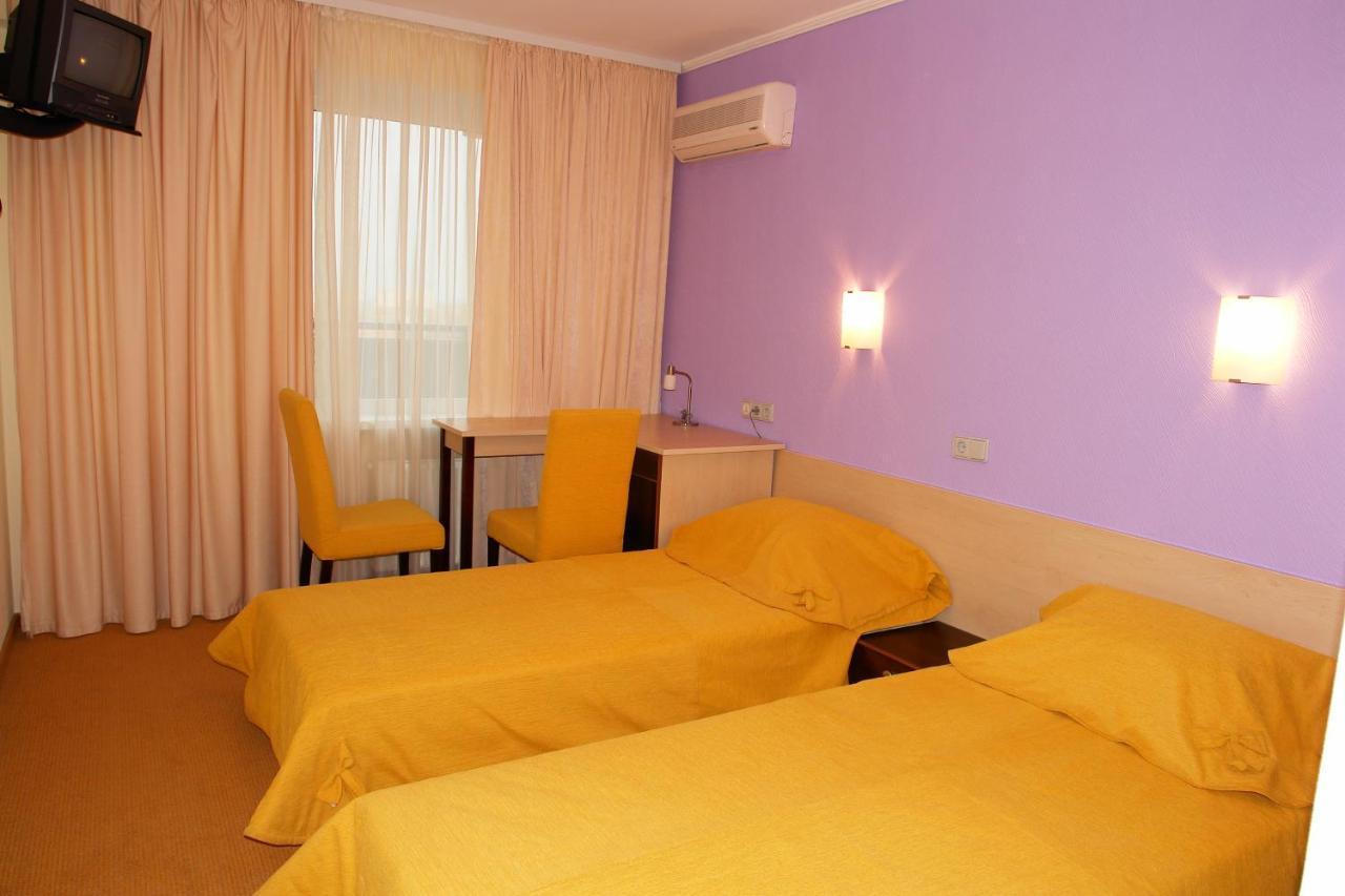 7 Days Hotel Kamyanets-Podilskyi Exterior photo