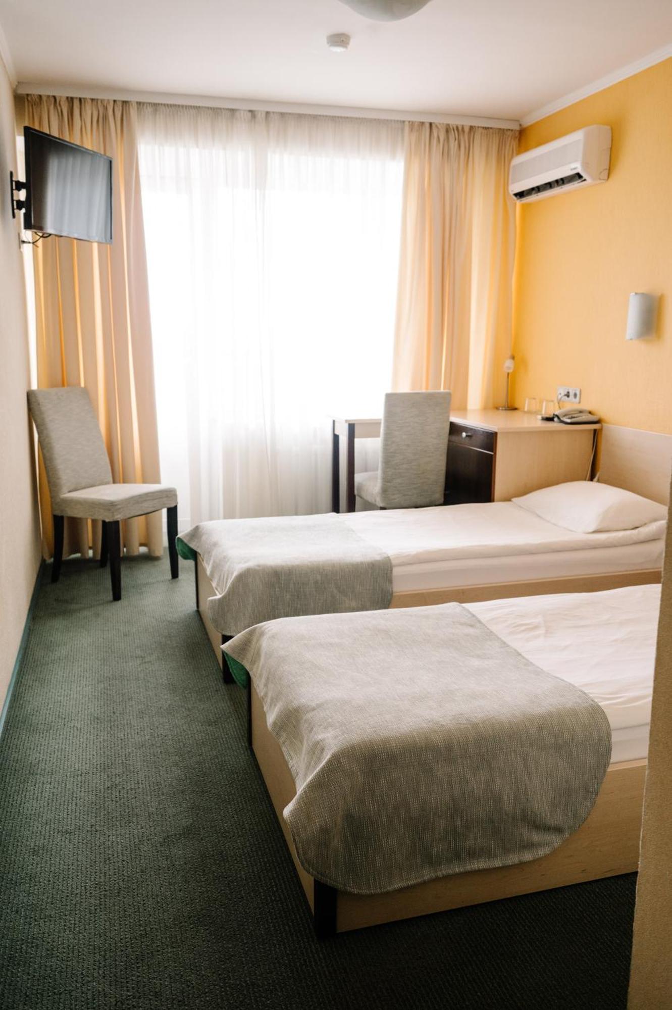 7 Days Hotel Kamyanets-Podilskyi Exterior photo