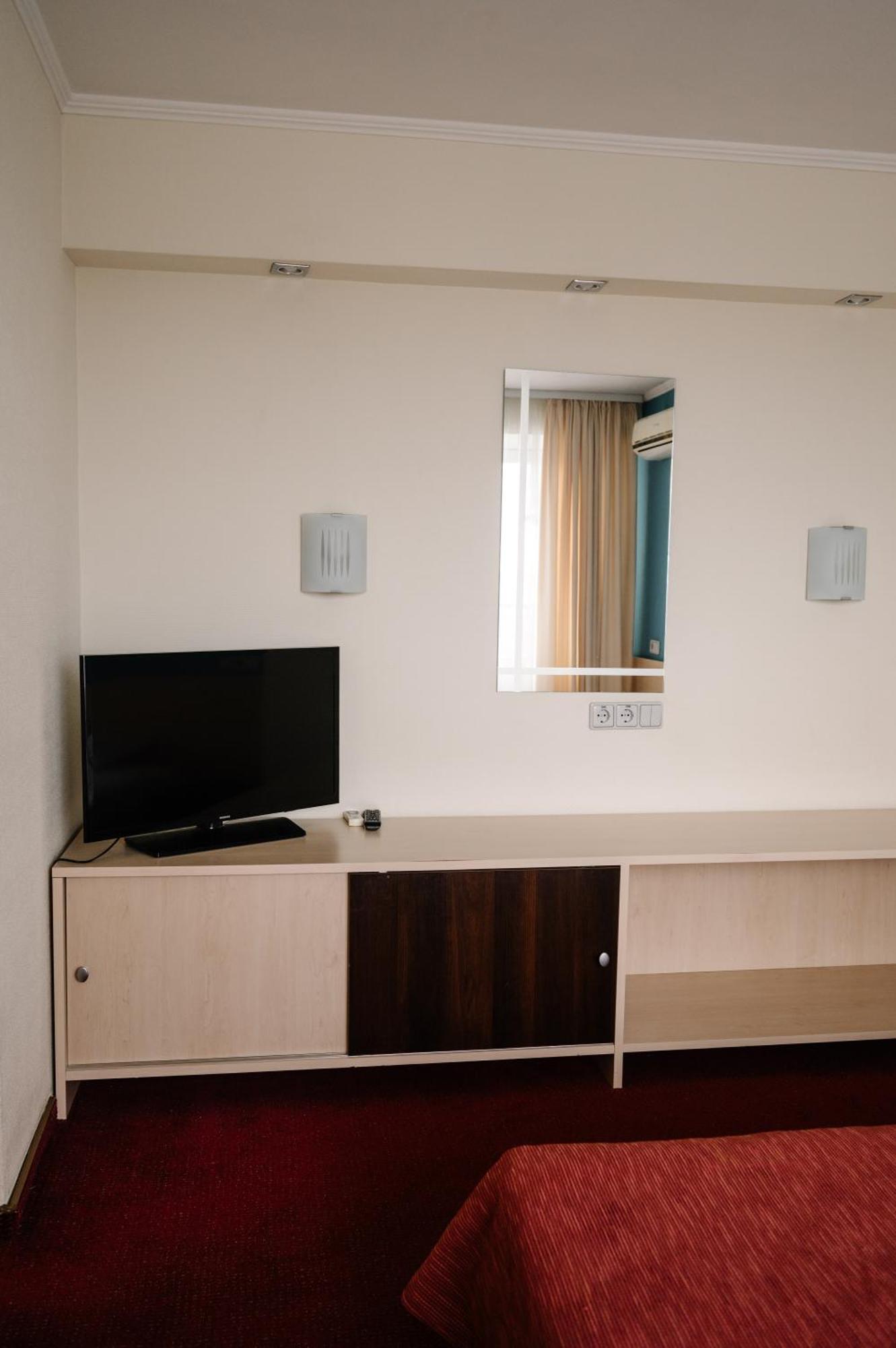 7 Days Hotel Kamyanets-Podilskyi Exterior photo