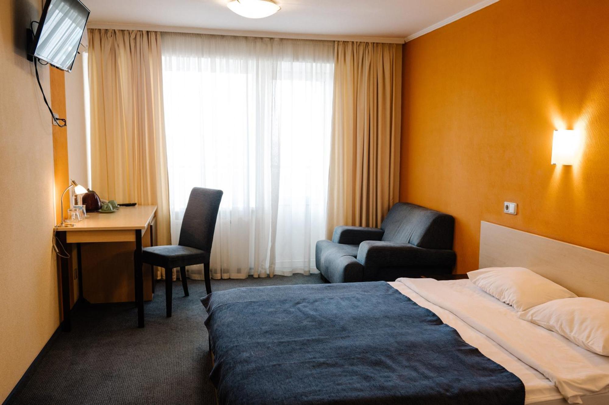 7 Days Hotel Kamyanets-Podilskyi Exterior photo