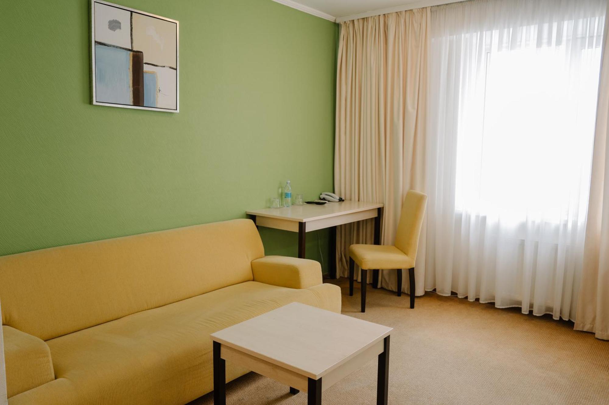 7 Days Hotel Kamyanets-Podilskyi Exterior photo