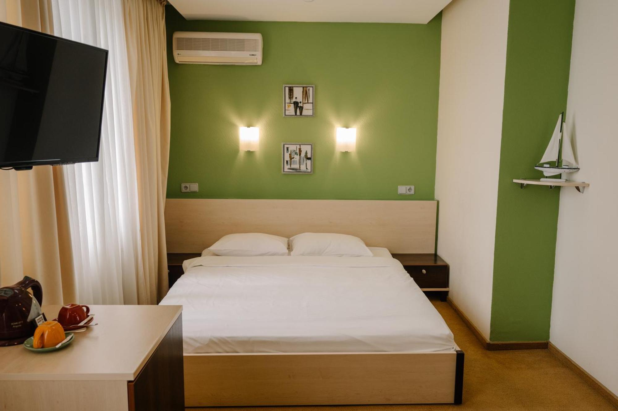 7 Days Hotel Kamyanets-Podilskyi Exterior photo