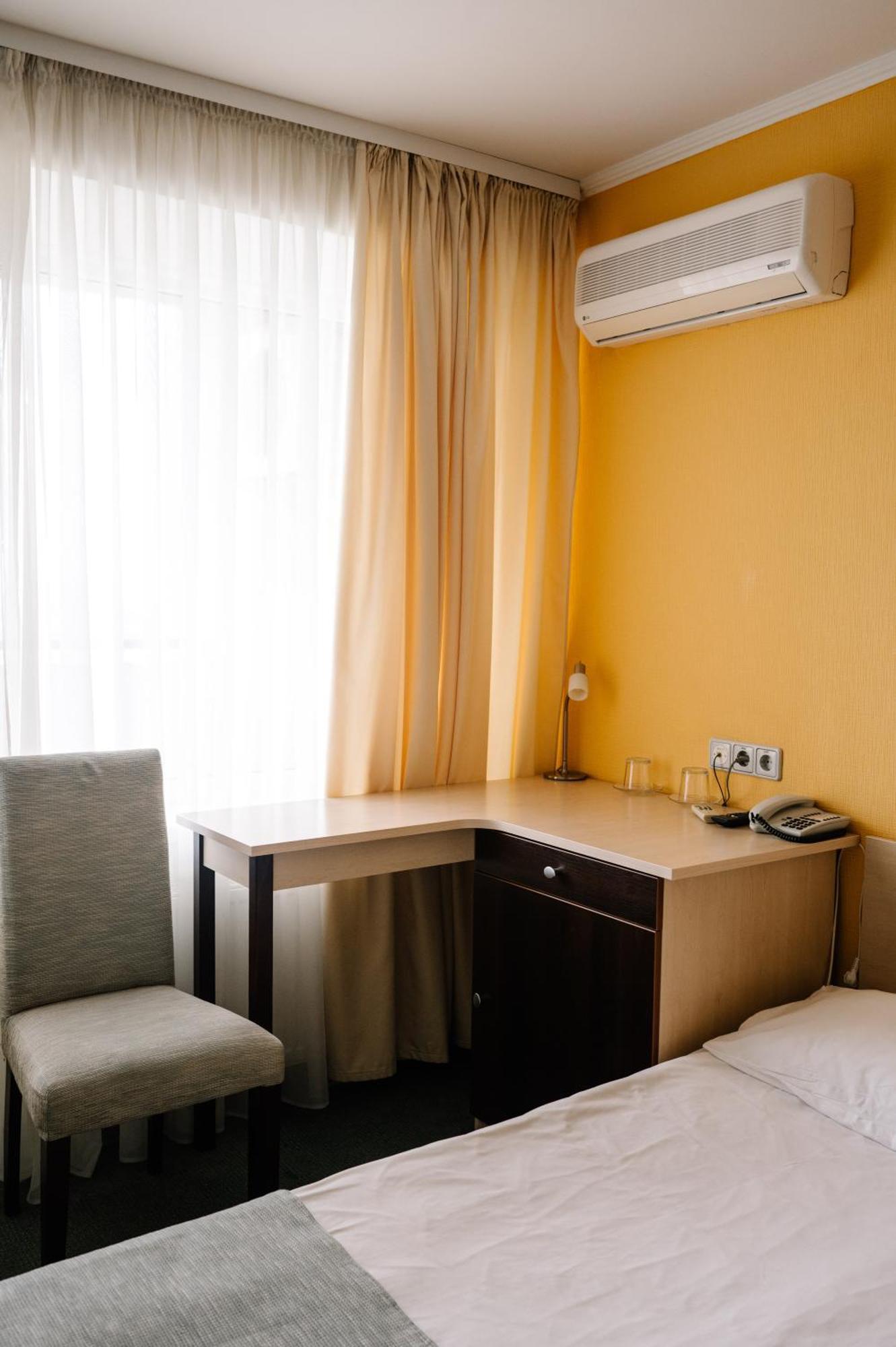 7 Days Hotel Kamyanets-Podilskyi Exterior photo